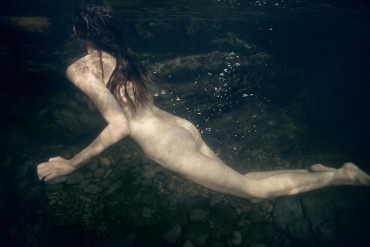 Girls naked underwater