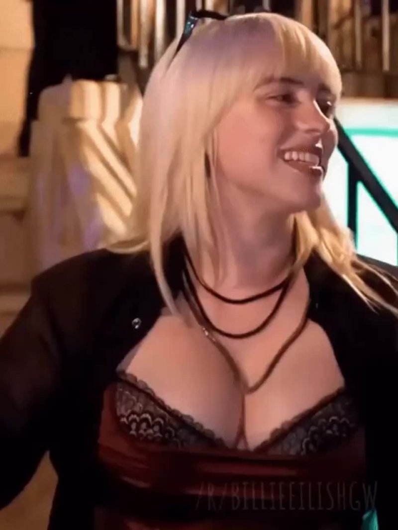 Pic: Billie Eilish Boobs