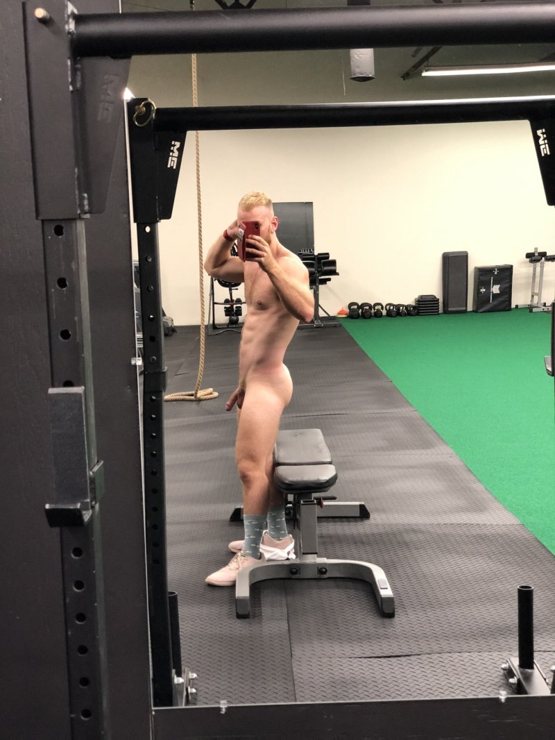 Pic: Naked guys in the gym