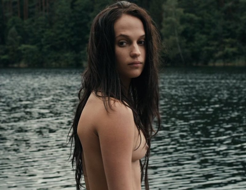 Pic: Alicia Vikander is naked