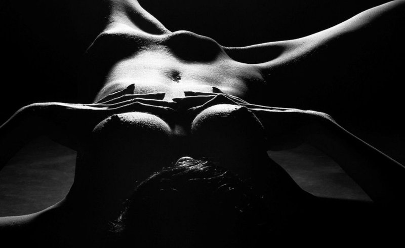 Pic: Black white erotica