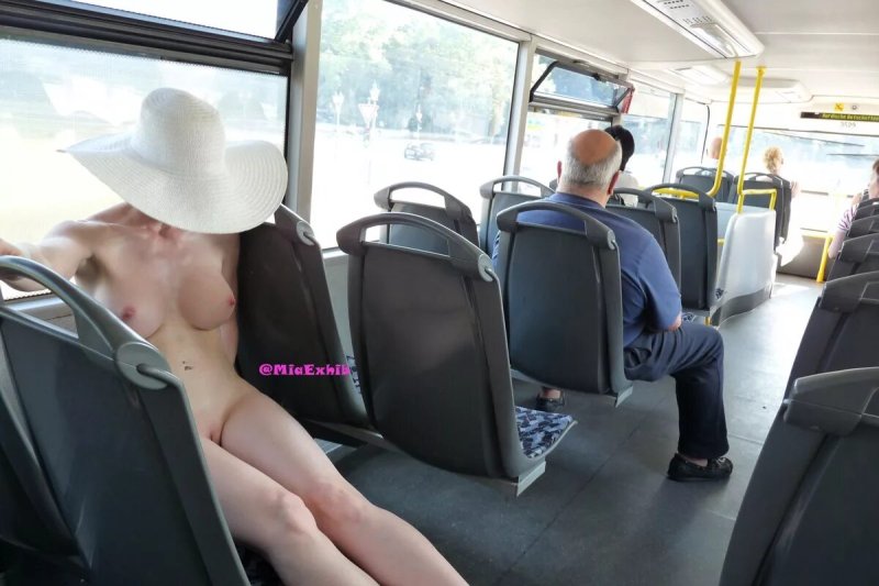 Pic: Naked girls on the bus