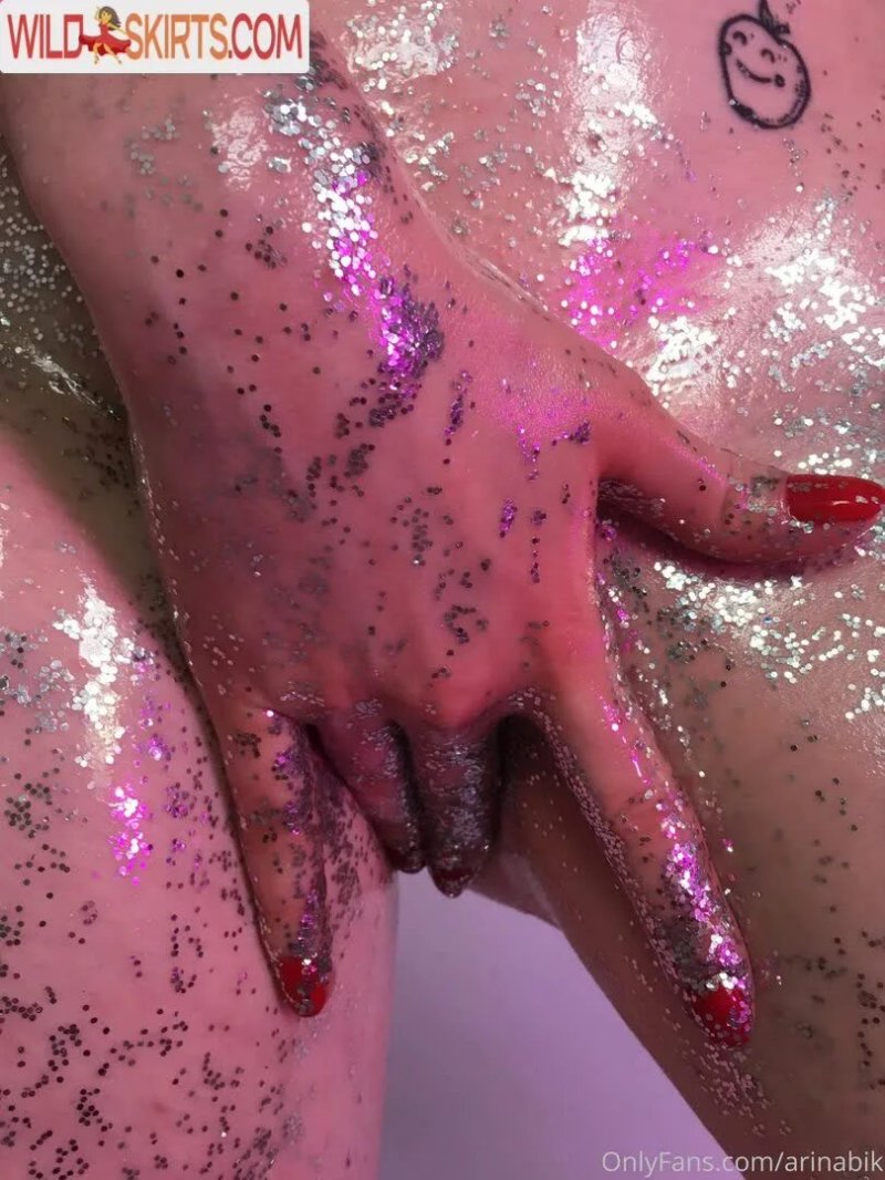 Pic: Female body in sparkles