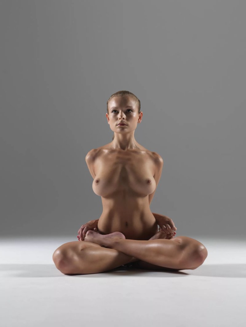 Pic: Nude yoga