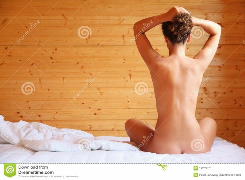 Pic: Naked female back on the bed