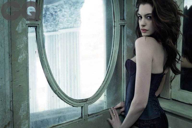 Pic: Anne Hathaway hot