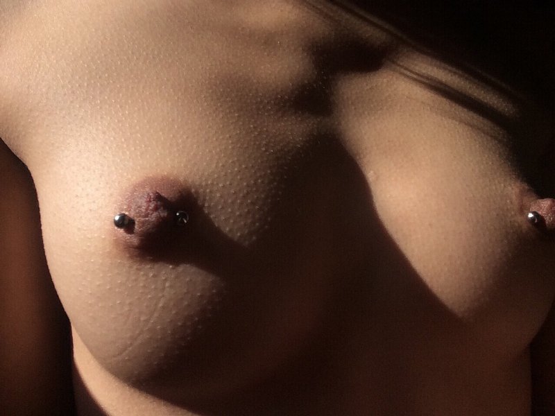 Pic: Piercing nipples