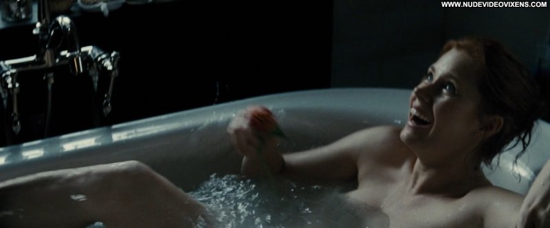 Pic: Amy Adams Lois Lain in the bathroom