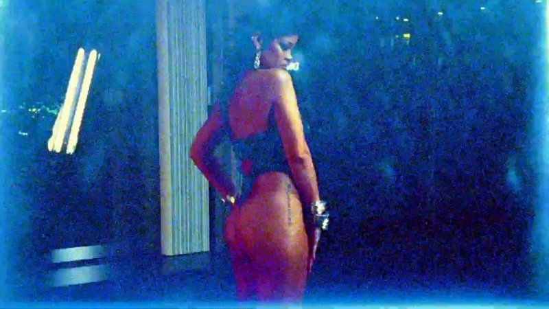 Pic: Rihanna naked