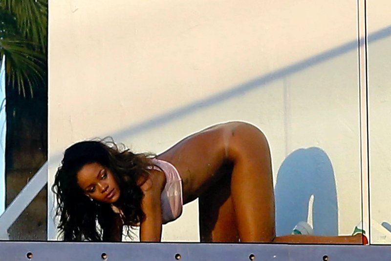 Pic: Naked American singer Rihanna