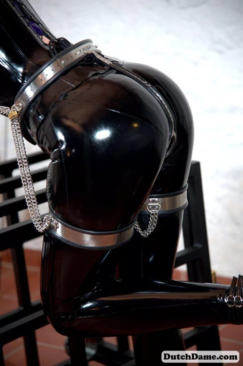 Pic: Latex Bondage