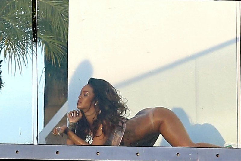 Robin Rihanna Fenty Naked