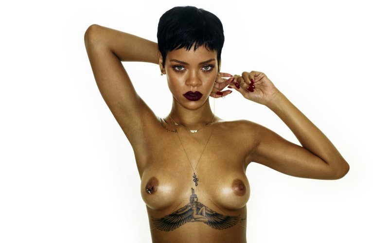 Naked American singer Rihanna