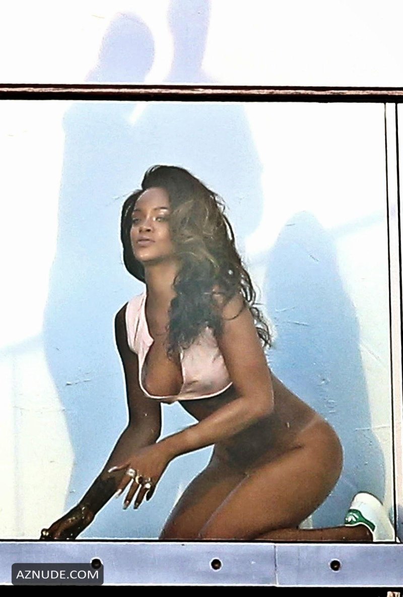 Singer Rihanna is naked