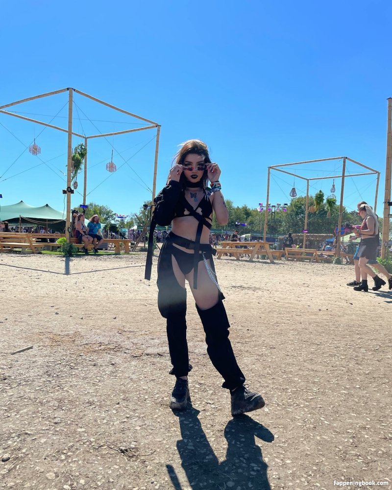 Sofia Jamora Coachella