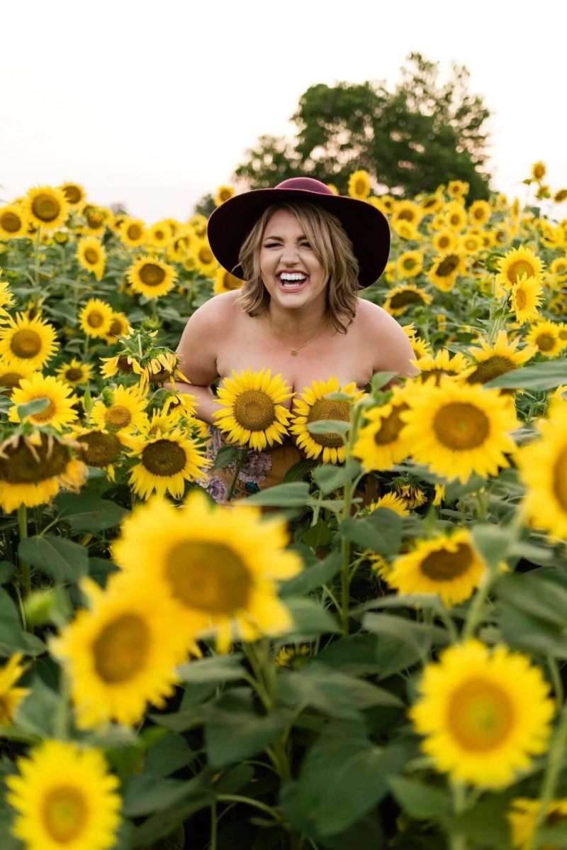Photo shoot with sunflower ideas