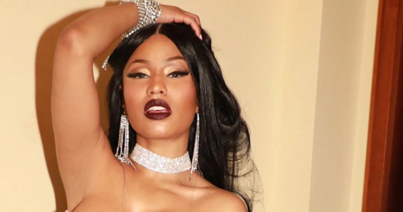 Nicky Minaj naked breasts