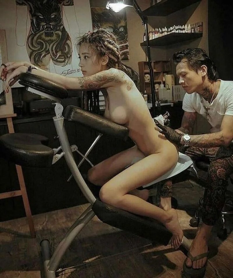 Pic: Naked girls in tattoos