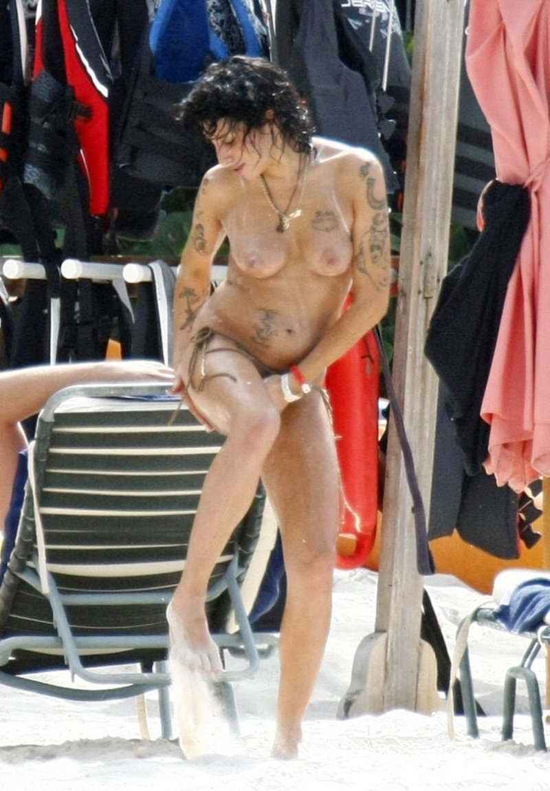 Pic: Amy Winehouse naked