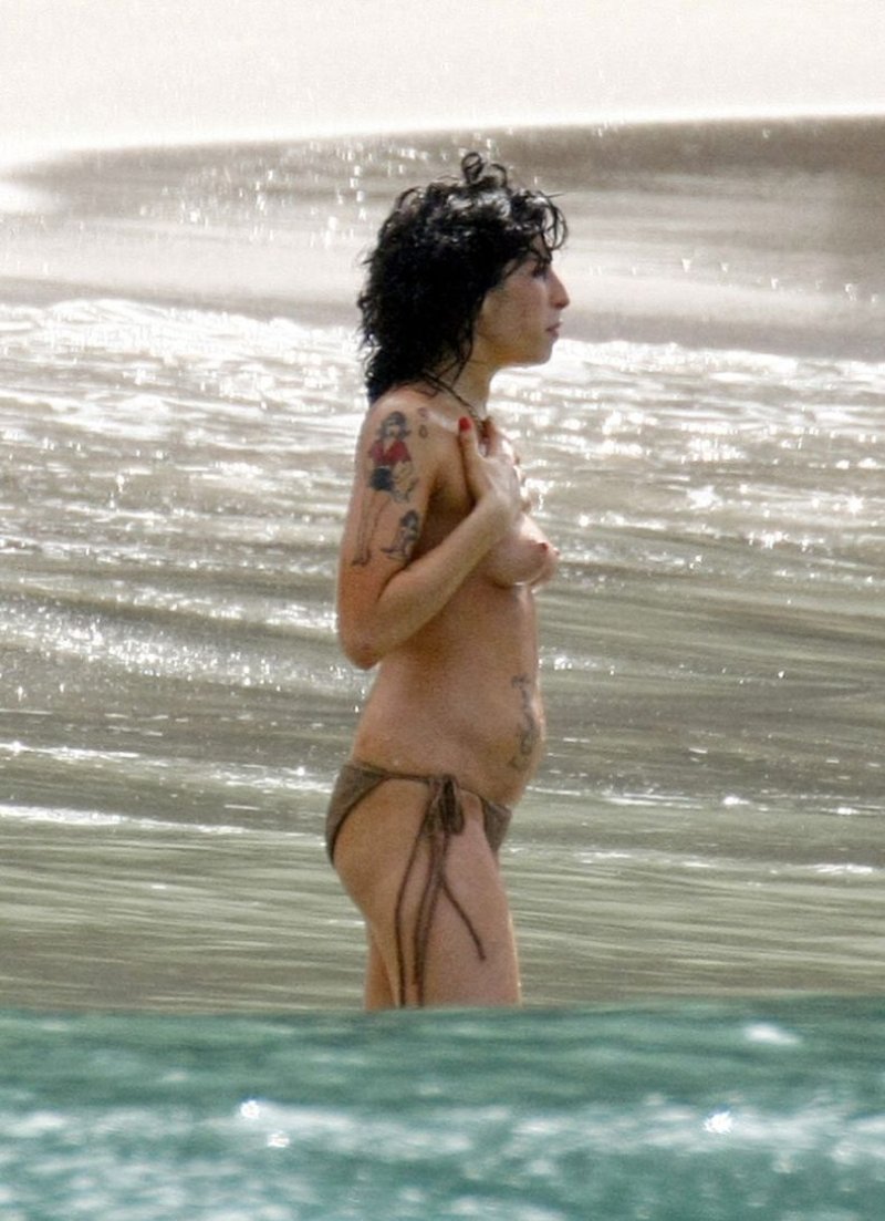 Pic: Amy Winehouse on the beach