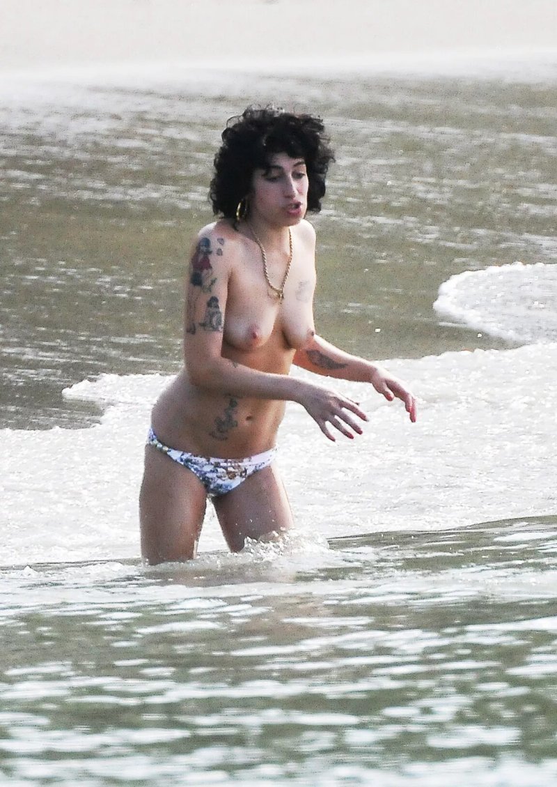 Pic: Amy Winehouse in a swimsuit