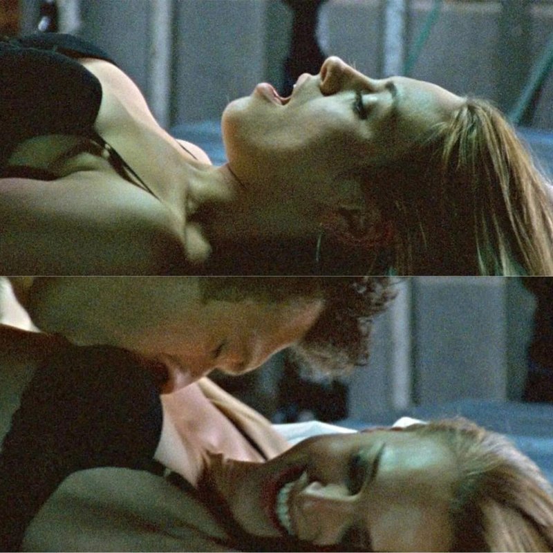 Pic: Natalie Portman bed scenes