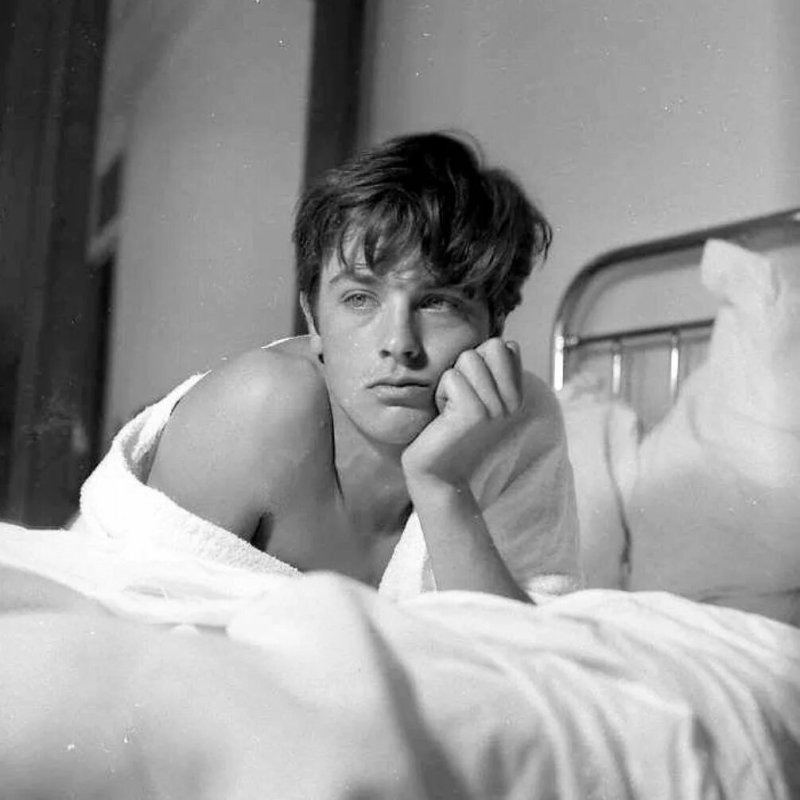 Pic: Alain Delon is young