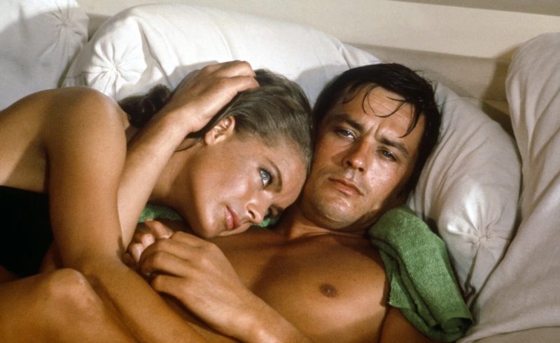 Pic: Alain Delon and Romi Schneider Basin