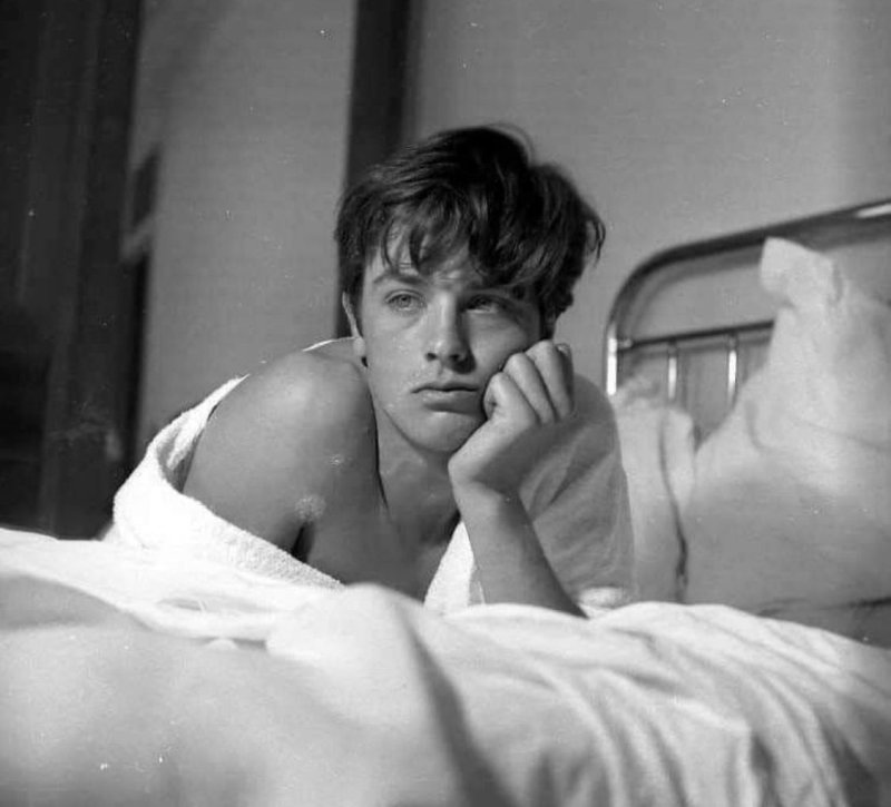 Pic: Alain Delon is young