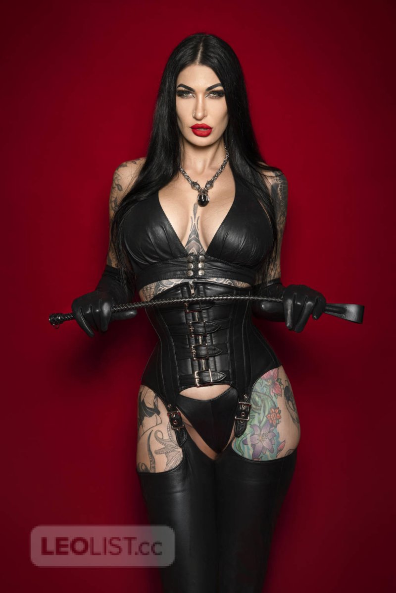 Pic: Mistress Damazonia