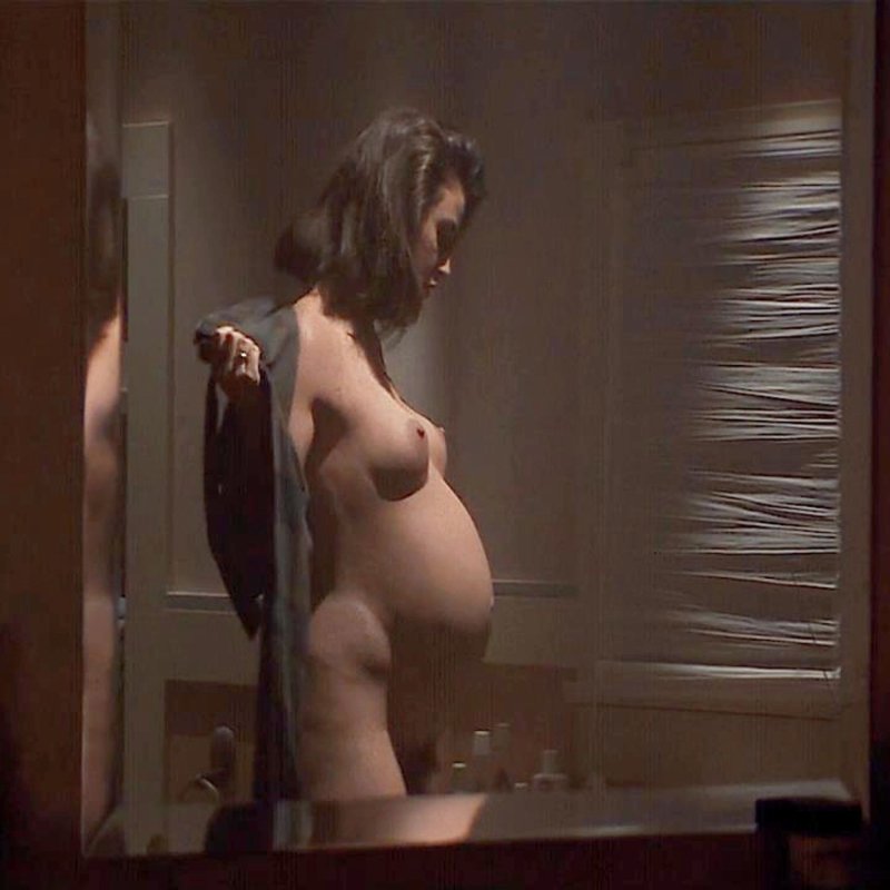 Julianna Moore naked pregnant
