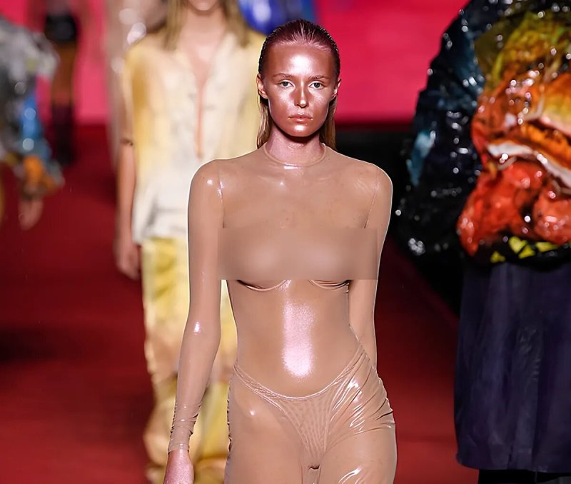 Show Charlie Le Mingu Nude