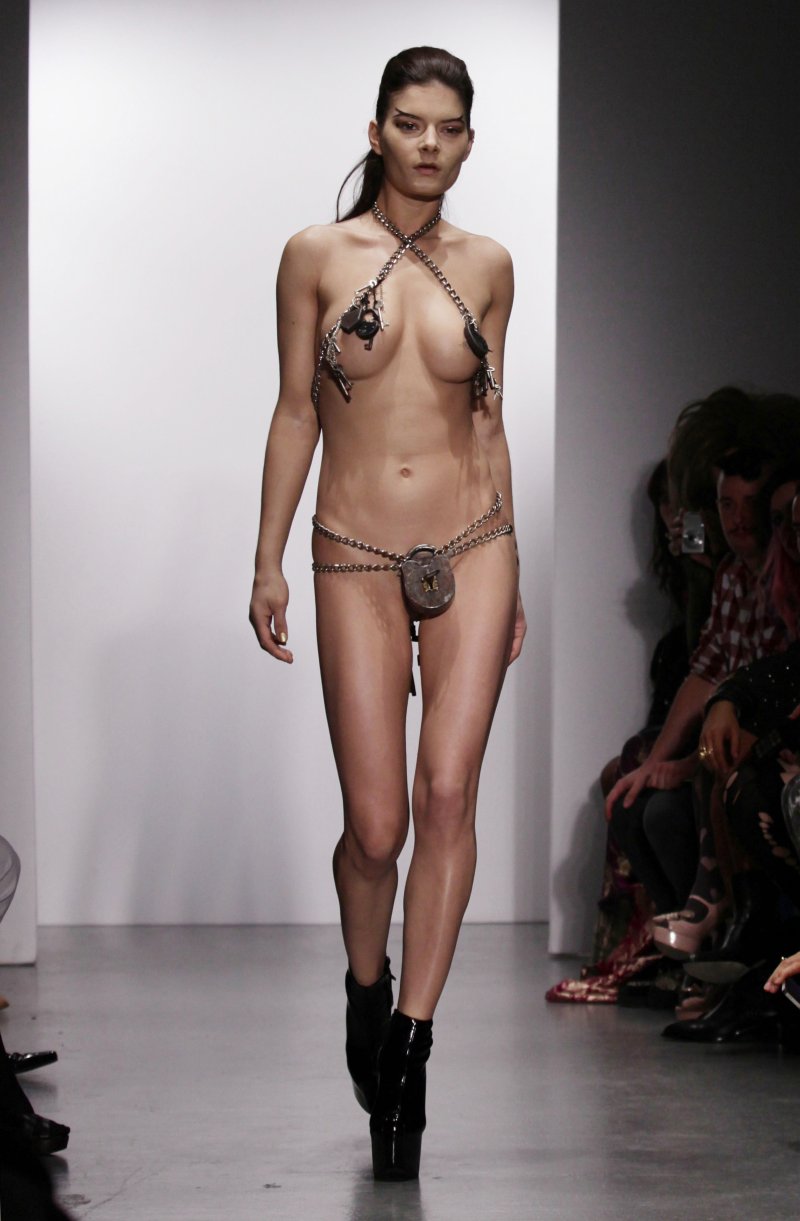 Nude fashion