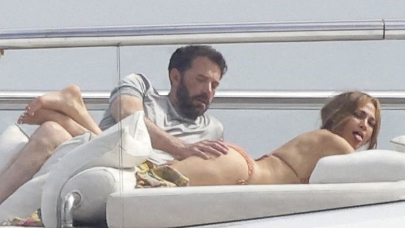 Ben Affleck and Jennifer Lopez on a yacht