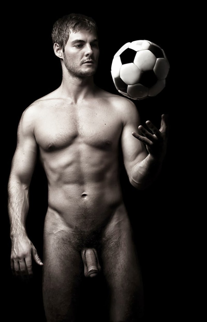 Naked famous football players