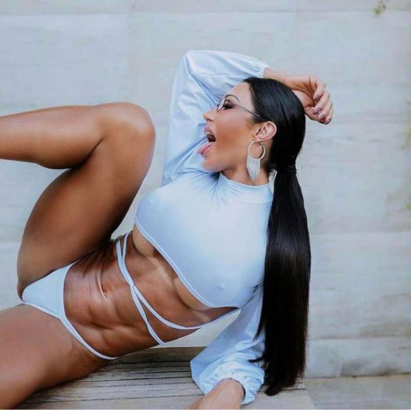 Fitness model Gracyanne Barbosa
