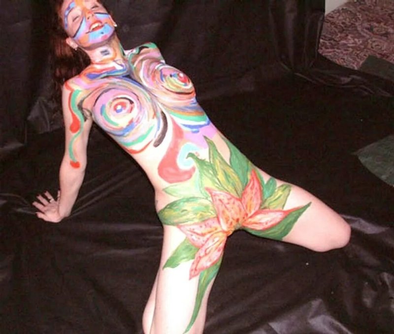 Bodiart on a naked body