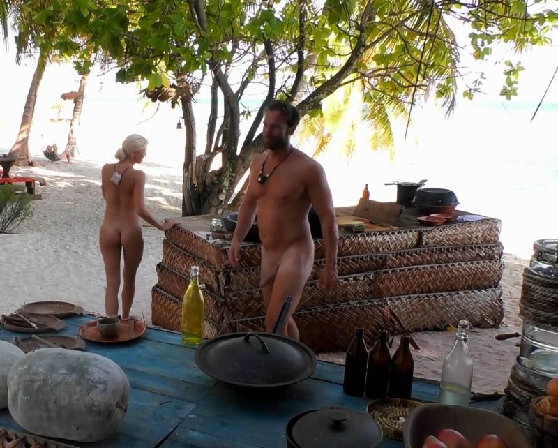 Pic: Naked on the island