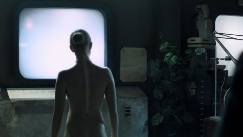 Katy Lotz in the film Car