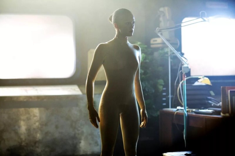 Katy Lotz in the film Car