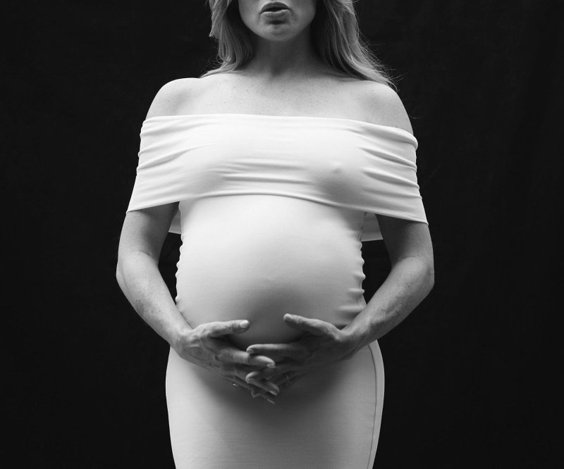 Pic: Photoshoot of a pregnant woman