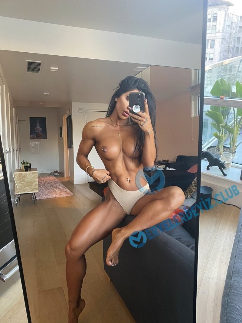 Deniz Saypinar Fitness Model