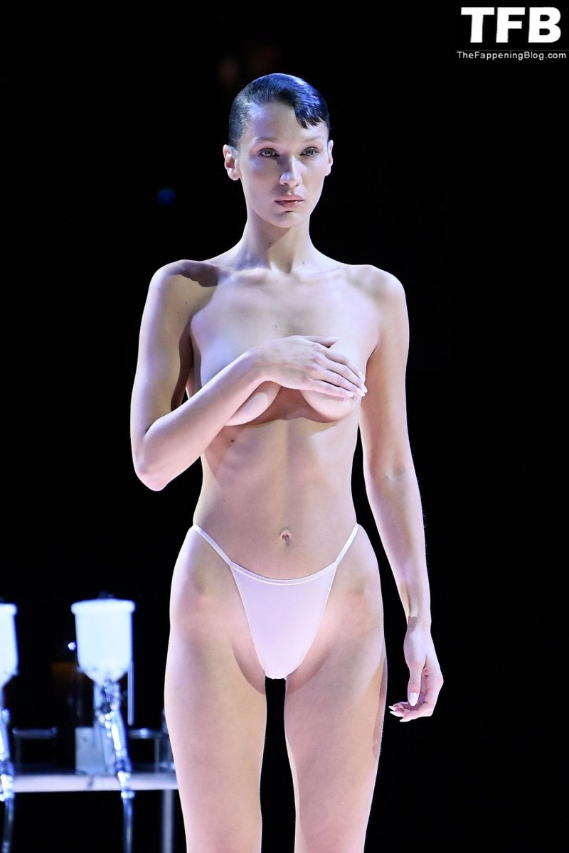 Supermodel Bella Hadid Naked