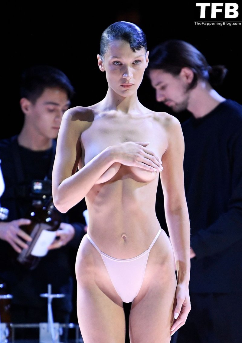 Supermodel Bella Hadid Naked
