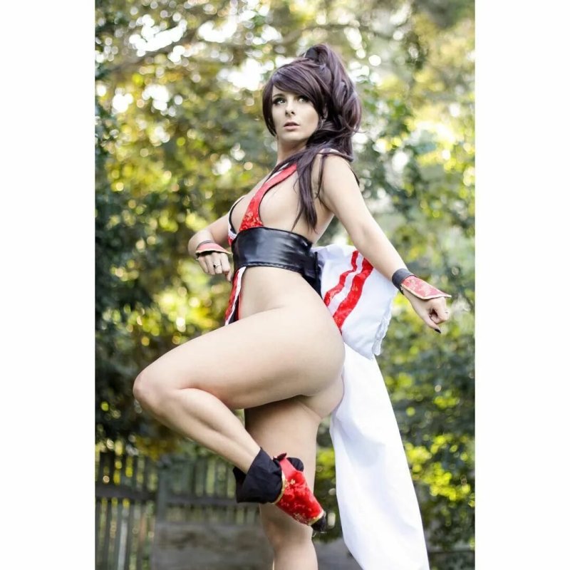 May Shiranui cosplay