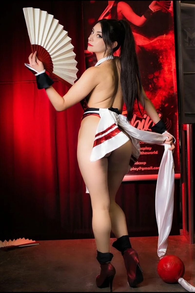 May Shiranui cosplay