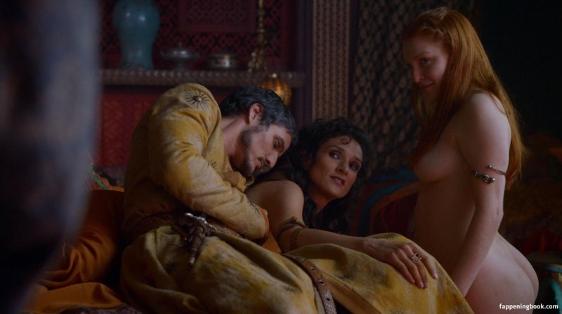 Stage of violence Game of Thrones Nude