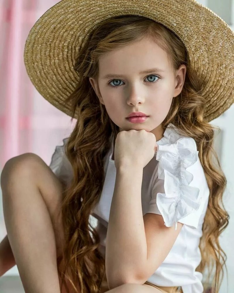 Valencia Serebryakova Kandoll Model