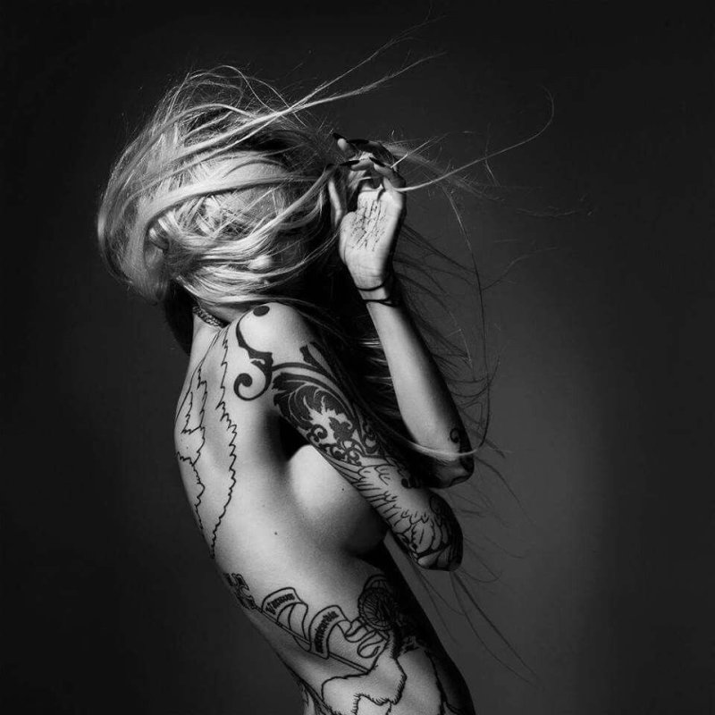 Pic: Girls with tattoos