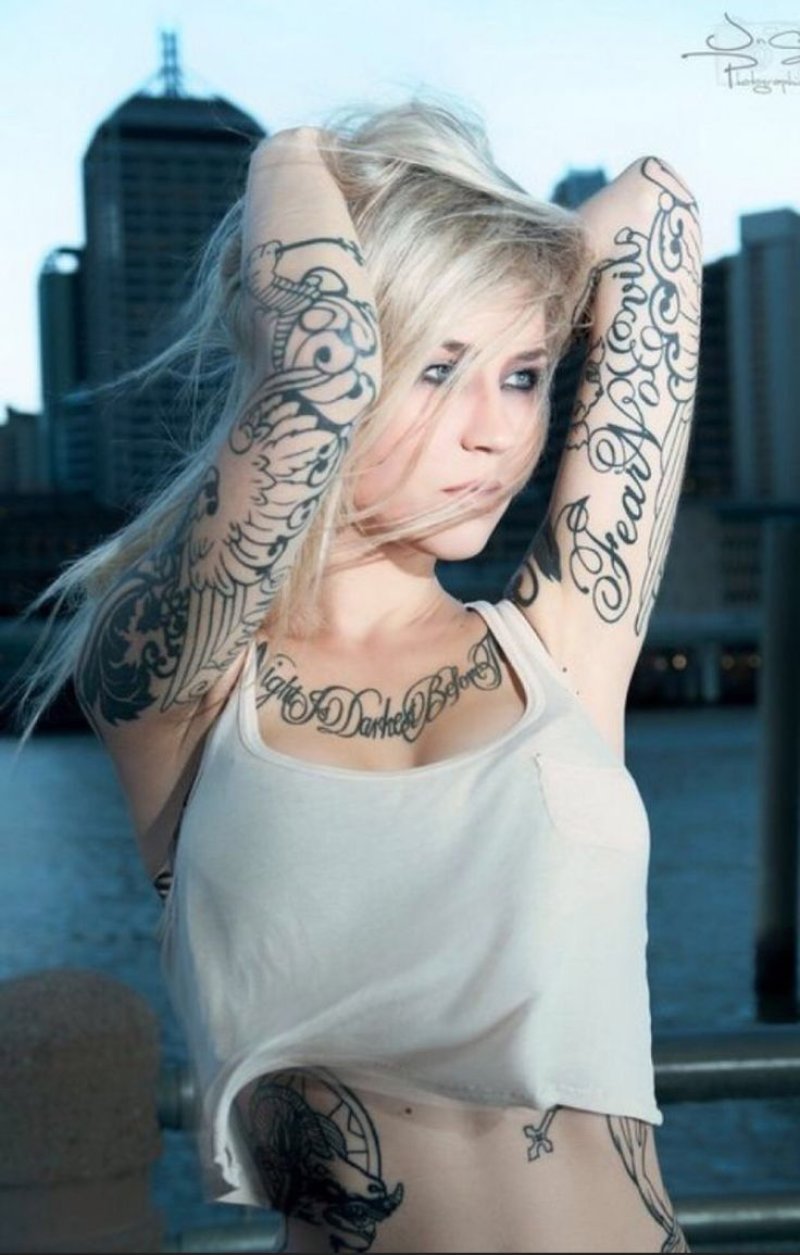 Pic: Blonde with tattoos